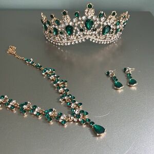 Jewelry set (crown , necklace, earrings)
